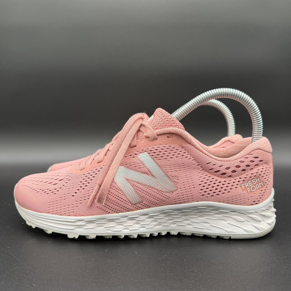 New Balance Fresh Foam Arishi V1 Womens Size 7 Pink White Running Shoes Sneakers